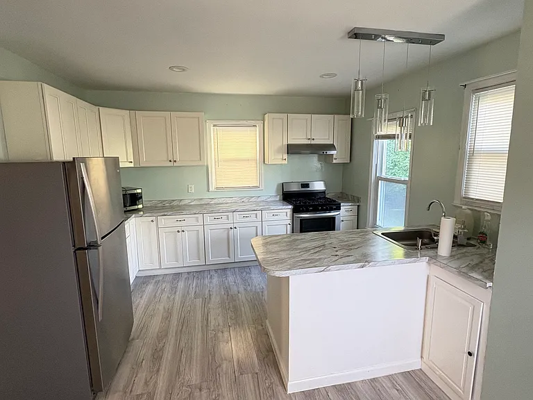 516 Forest St #2 — Photo 3