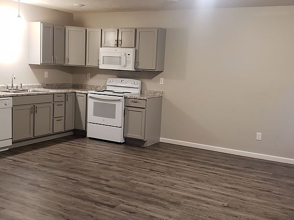2nd image of 824 E 9th St #2