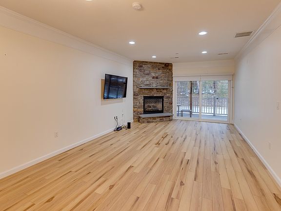 2nd image of 4 Twin Tip Terrace #4