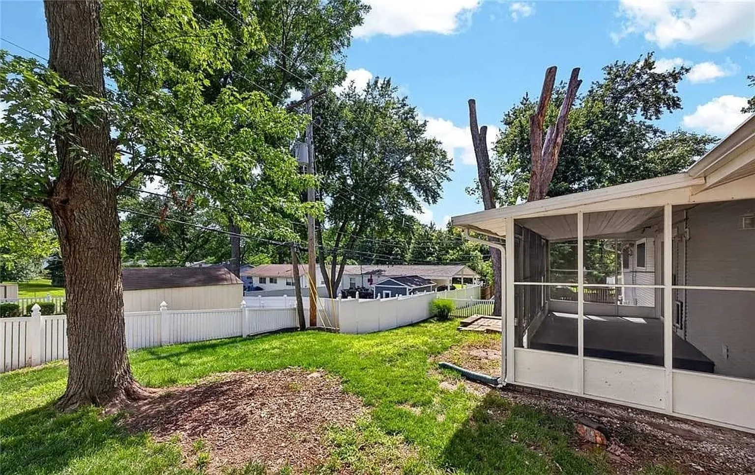 3 bed, 1104 sqft, $2,300 — Photo 3