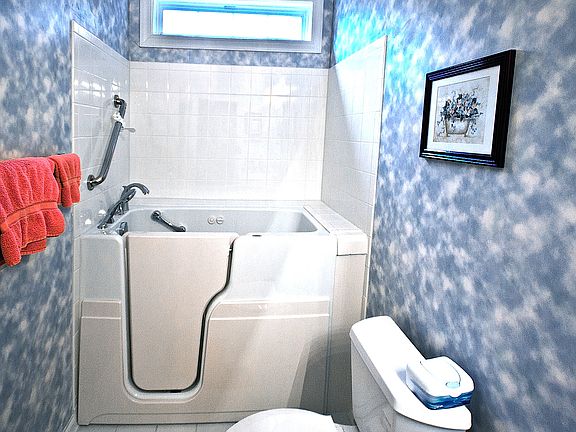 Jacuzzi walk-in tub just ins