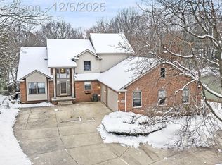 2757 N Tipsico Lake Rd, Hartland, MI 48353