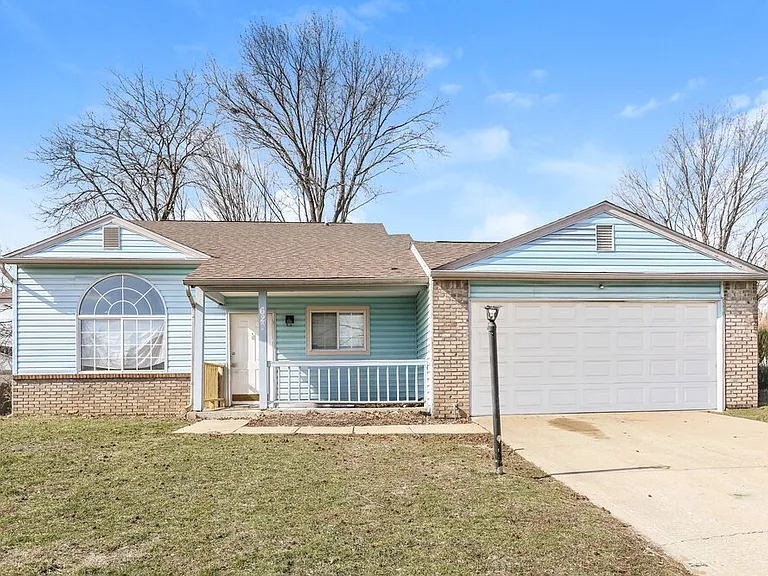 620 Woods Crossing Dr — Photo 1