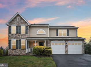 8 Hillside Dr, Royersford, PA 19468