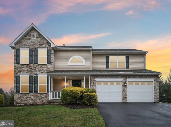 8 Hillside Dr, Royersford, PA 19468