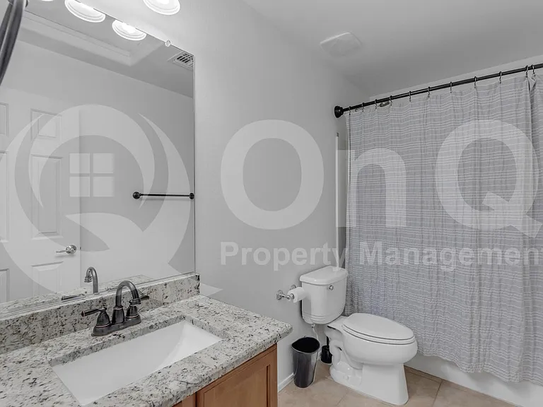 2561 N Hawthorn Dr — Photo 48