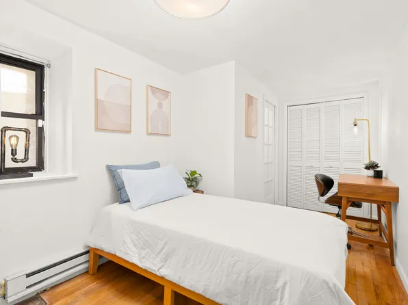 429 West 24th Street image 6 of 7