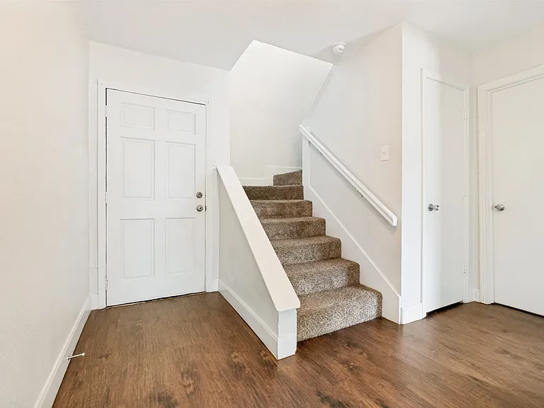 3611 Stables Ln — Photo 8
