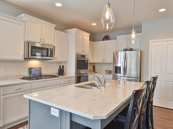 5th image of 15102 Thoroughbred Dr