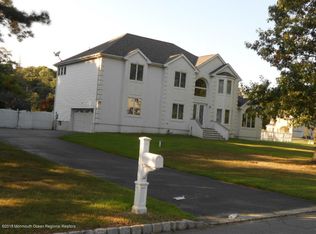 24 Crystal Ct, Freehold, NJ 07728