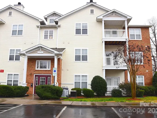 10516 Hill Point Ct, Charlotte, NC 28262