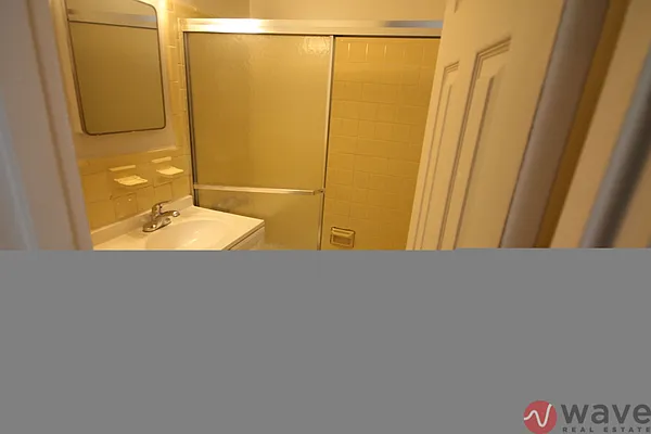 Rented by Wave Real Estate Group | media 30