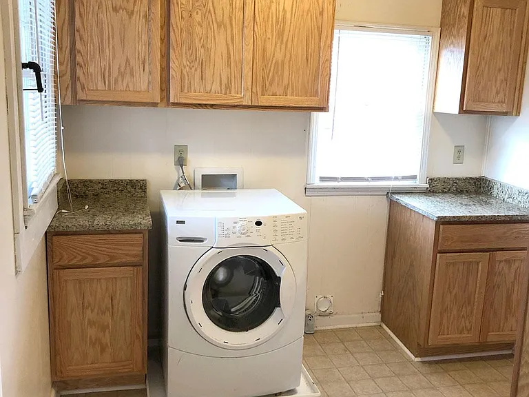 126 S Rocksprings St — Photo 13