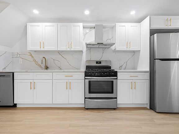 4th image of 20-12 Hazen St #1R