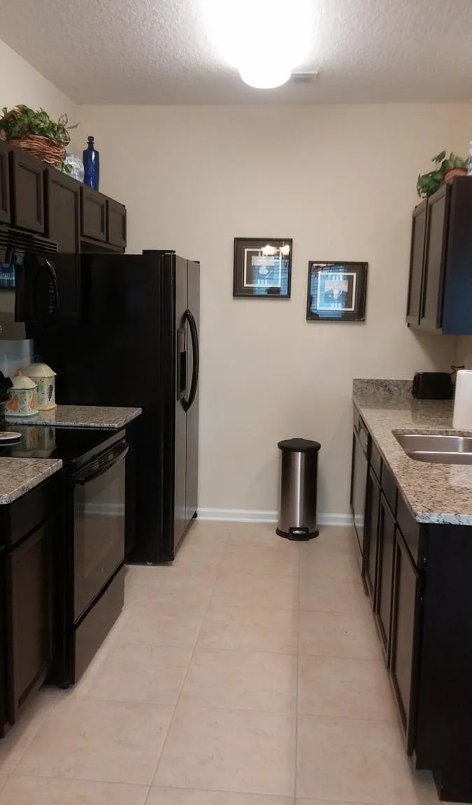2 bed, 2.5 bath, 1333 sqft, $1,750 — Photo 2