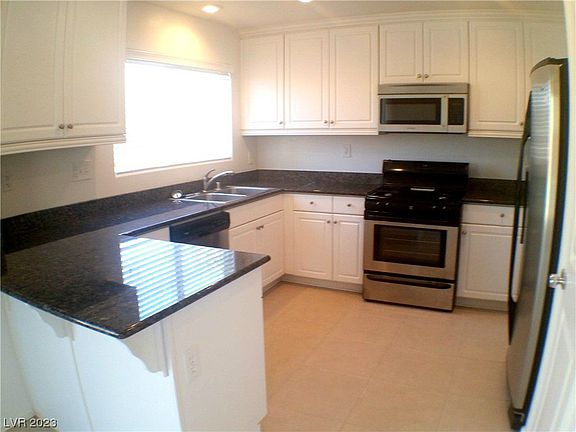 5th image of 11826 Newport View St #0