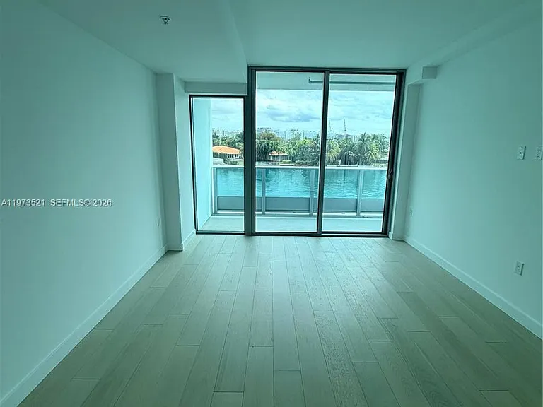9201 E Bay Harbor Dr #303 — Photo 18