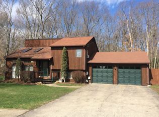 87 Highwood Dr, Coventry, RI 02816