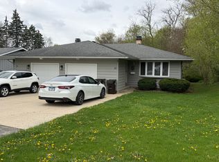 80 Pine Ct, Crystal Lake, IL 60014