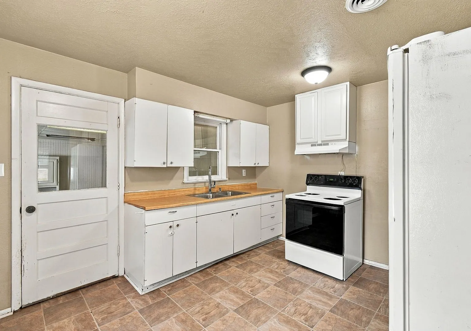Charming 2-Bedroom Home in Bartlesville! — Photo 4