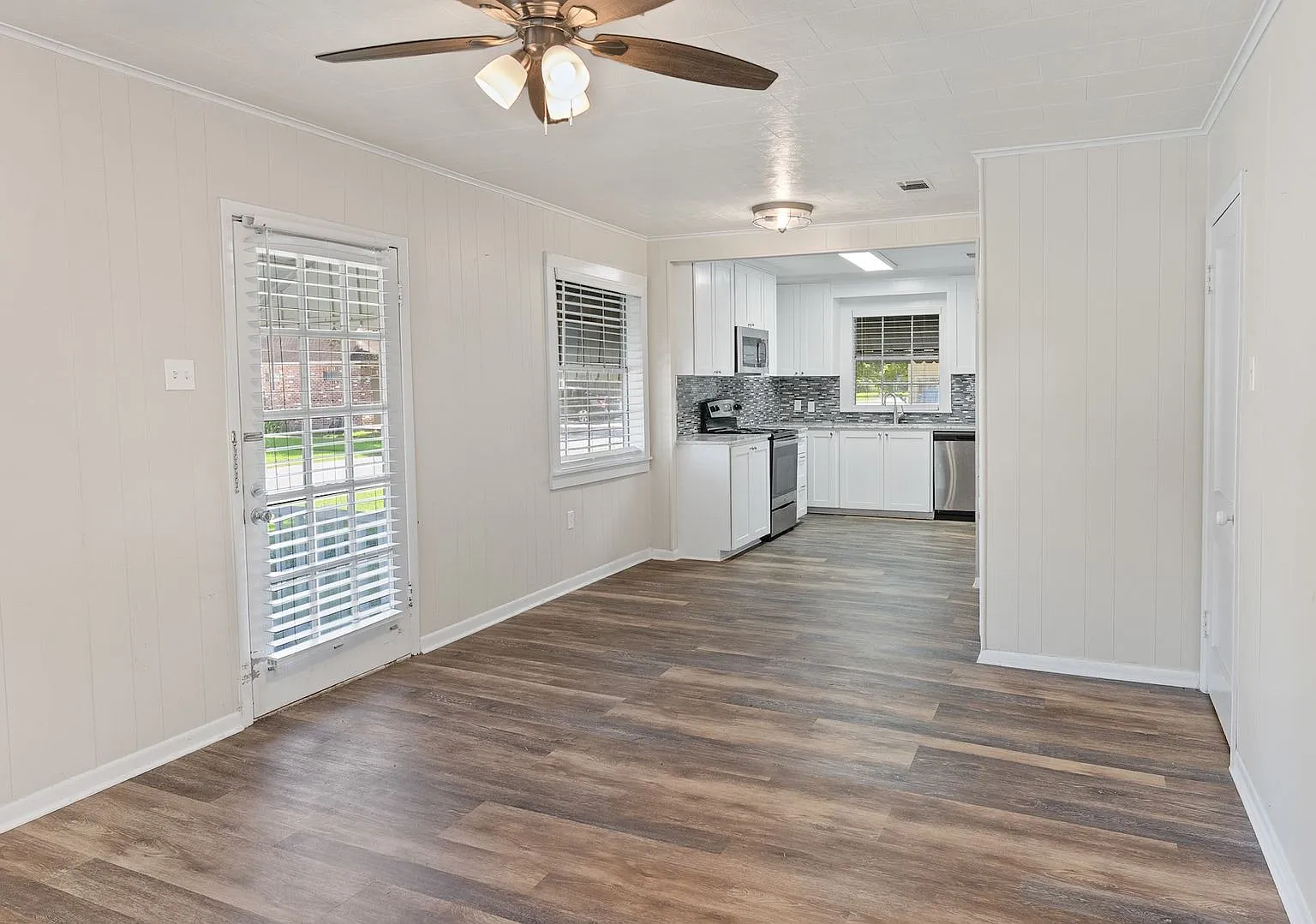 Charming 2-Bedroom Home in the Heart of Port Allen's Garden District — Photo 3