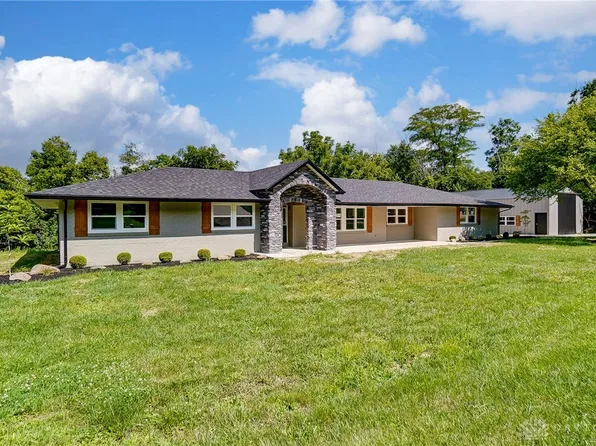 410 Valleyview Dr, Englewood, OH 45322