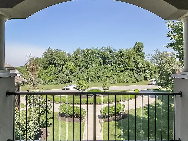 13204 Longwood Ln — Photo 42