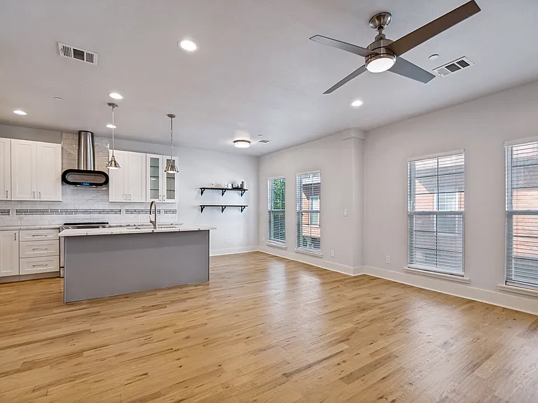 2318 Stutz Dr #C4 — Photo 3