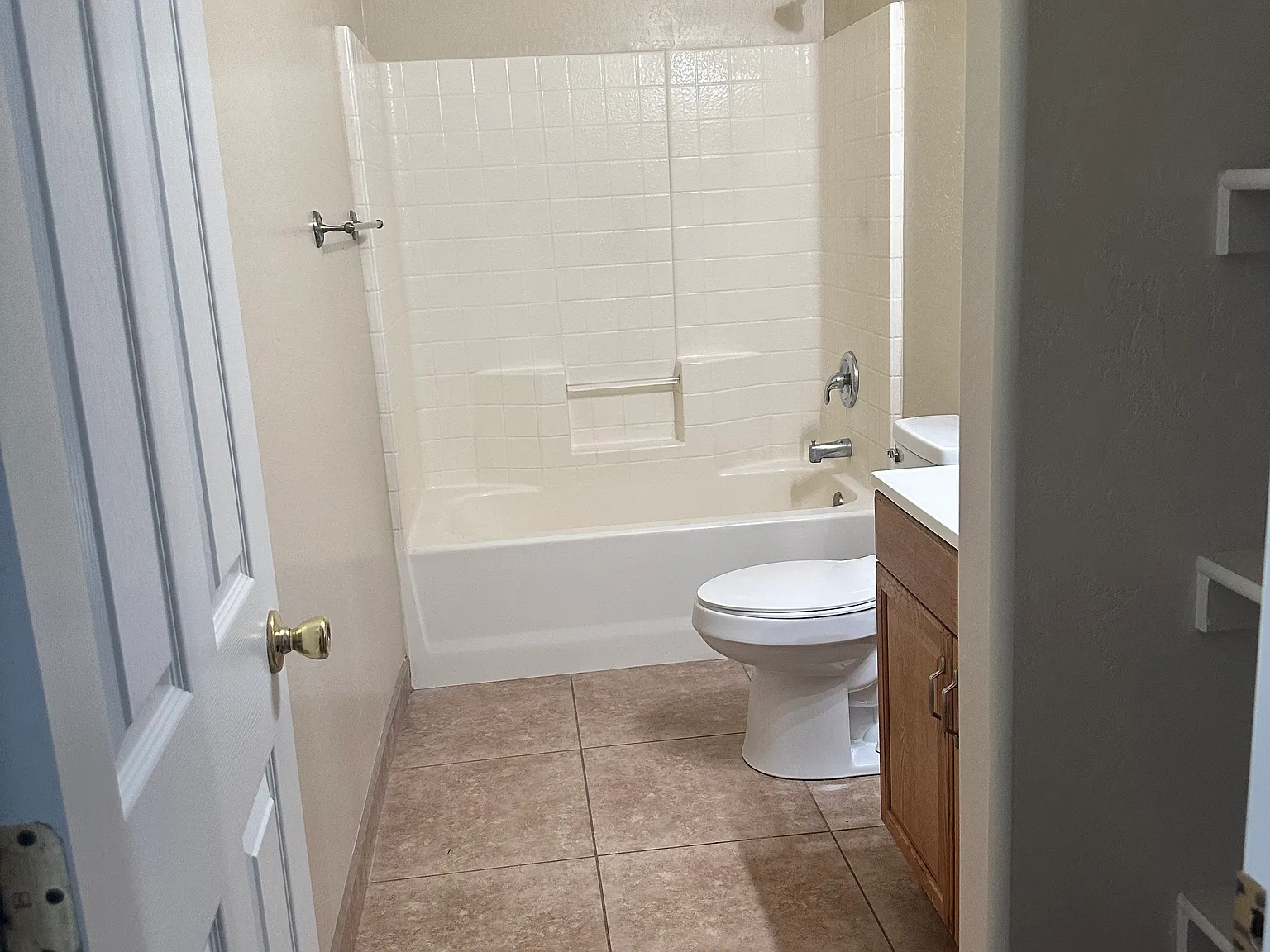 3 bed, 1600 sqft, $2,100 — Photo 4