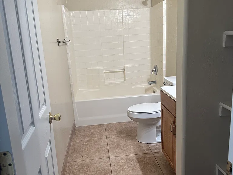 2828 E Roeser Rd — Photo 8