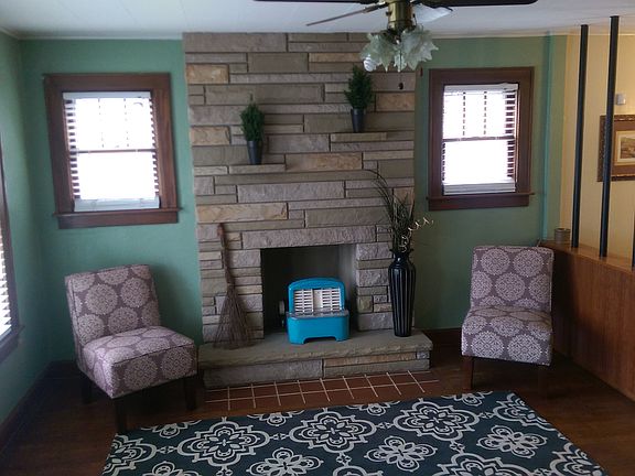 Living Room 12'6" x 16'0"