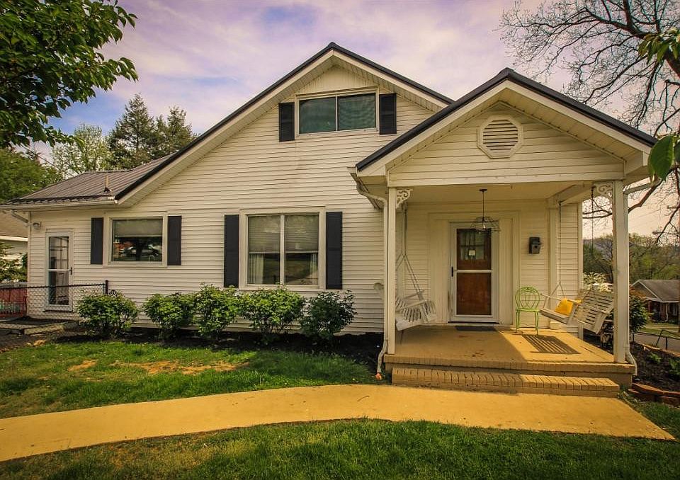 1st image of 926 Hillcrest E