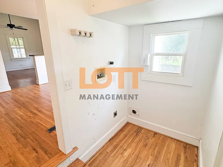 1 Pelzer St — Photo 14