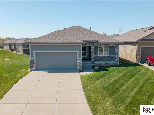 15501 Potter St, Bennington, NE 68007
