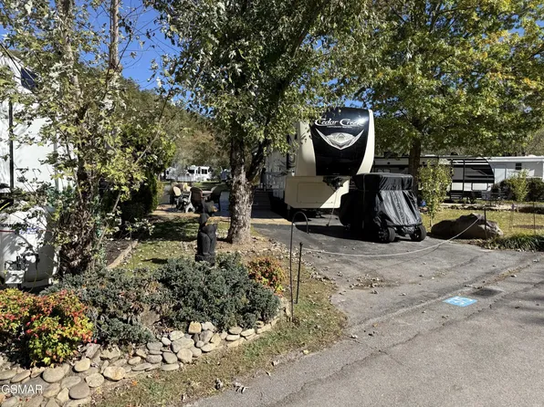 4229 E Pkwy #375-lot 375, Gatlinburg, TN 37738