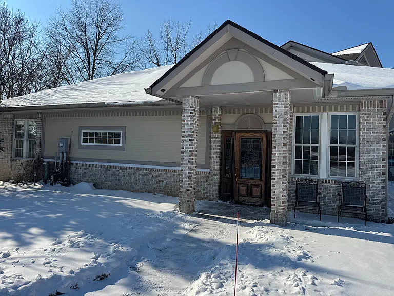 576 Pearl Rd — Photo 1