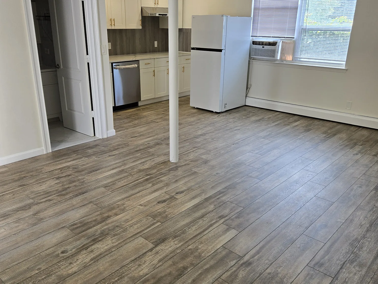 Studio, $1,600 — Photo 4
