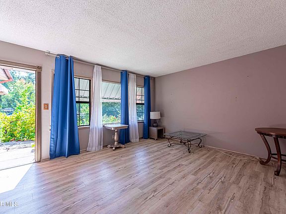 5th image of 605 Irving Dr