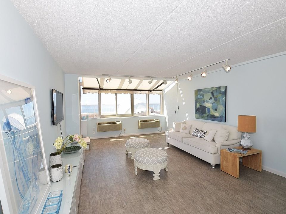 1st image of 170 W Broadway APT 8PHE