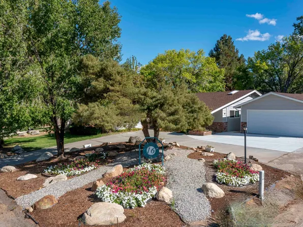 16 Aurora Cir, Bishop, CA 93514