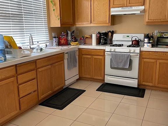 2nd image of 1402 Parkington Ln