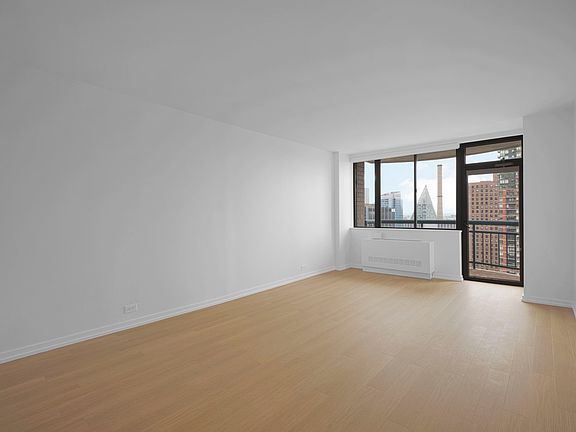 3rd image of 124 W 60th St #15K