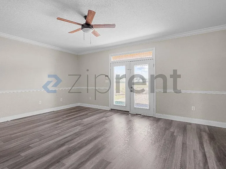 1418 Windsor St #1418 — Photo 11