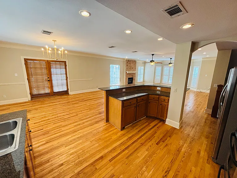 4618 Columbia Ave — Photo 7