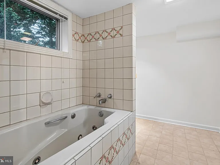 7614 Woodridge Cir — Photo 37