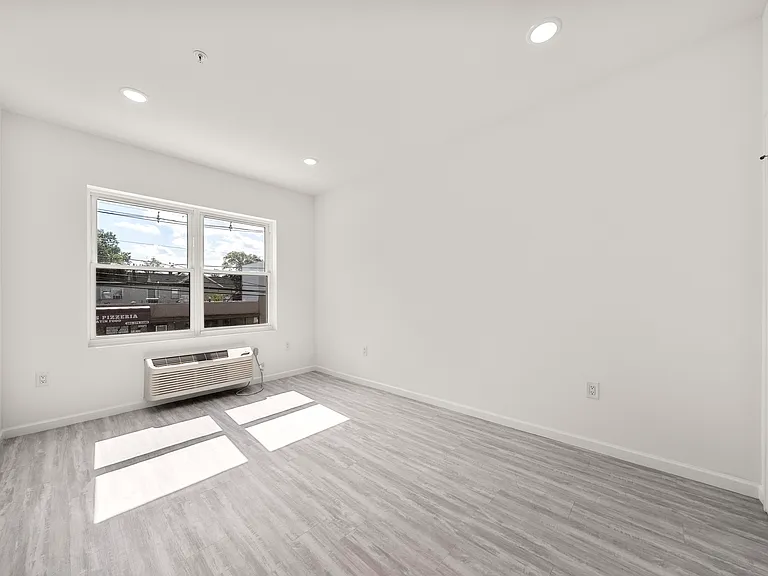 53 E Main St #8 — Photo 3