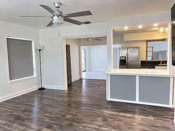 5th image of 121 SW 21ST Avenue