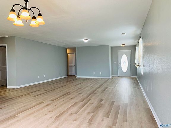 5th image of 135 Bellevue Dr