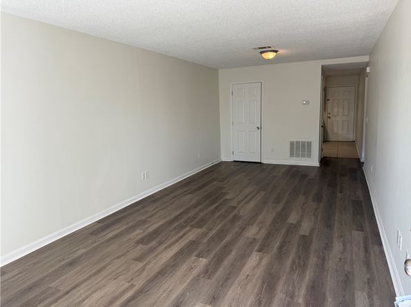 890 E Cherry St #102