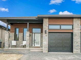 821 Namur St #B, Russell, ON K0A 1W0